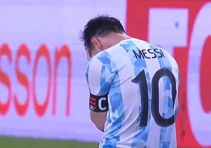 阿根廷球员集体跪地痛哭
